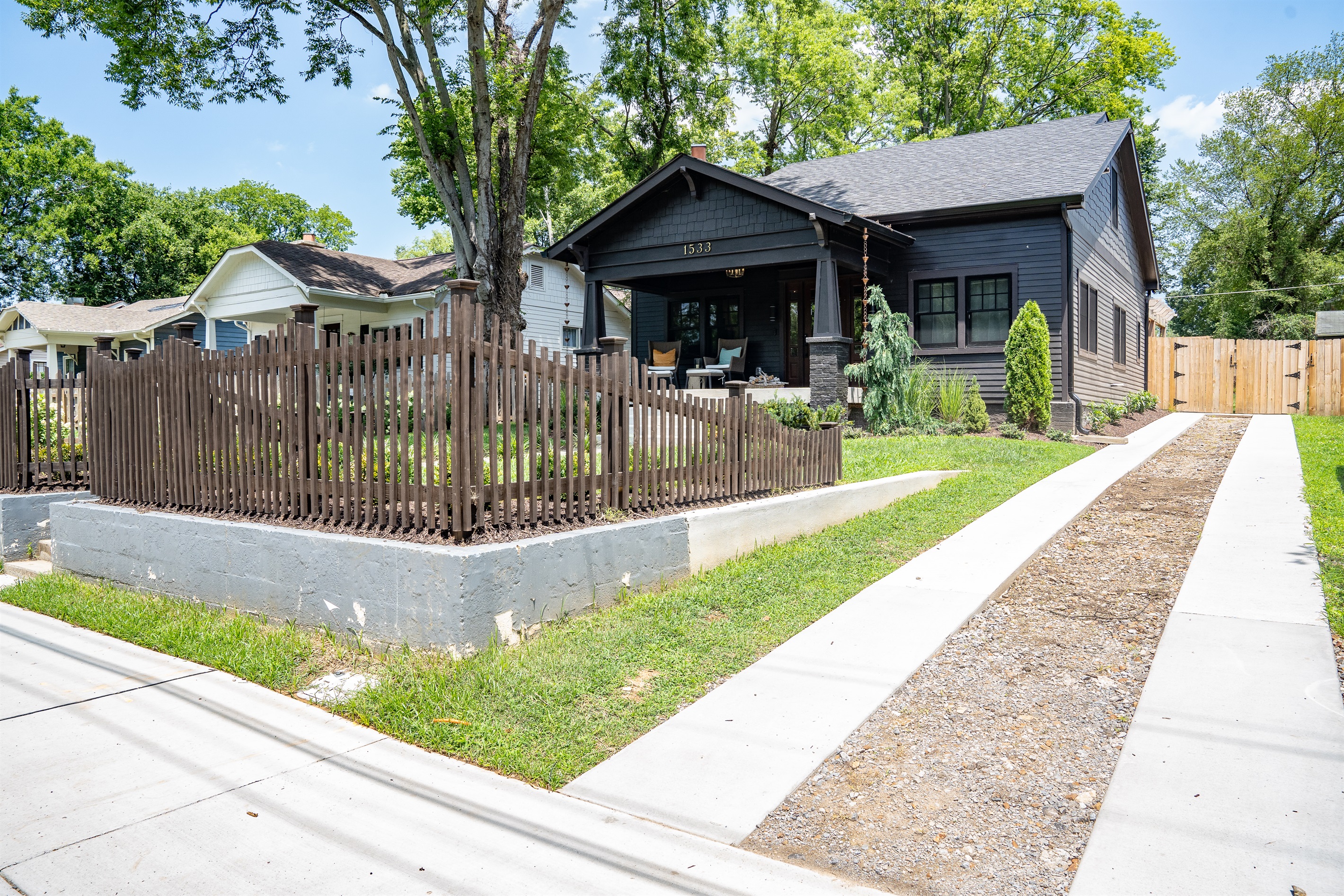 Driveway can comfortably accommodate three cars