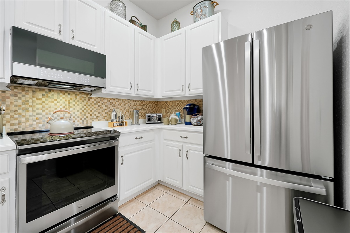 Kitchen, fully equipped with modern appliances