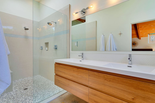 En suite bath