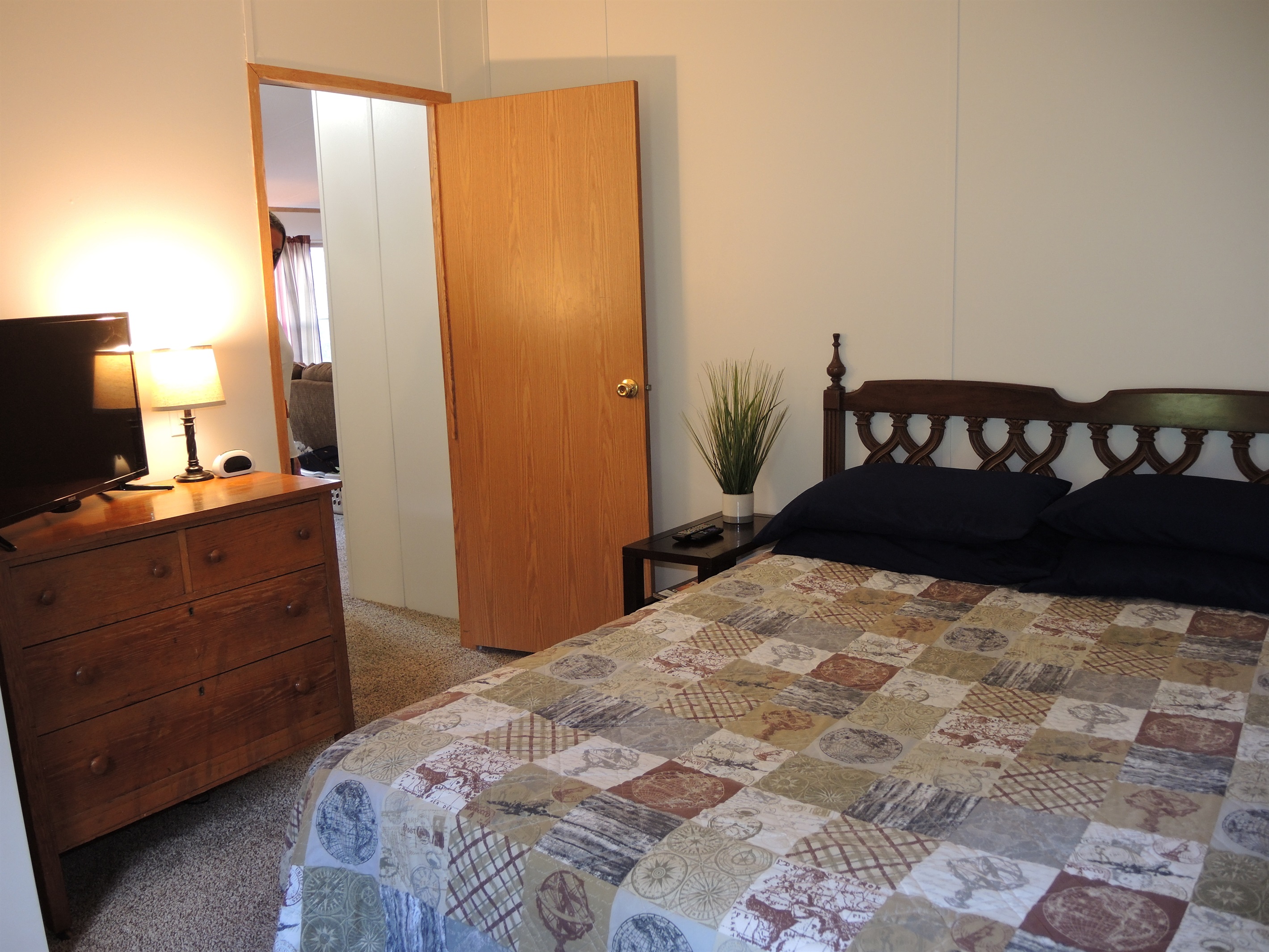 Queen bedroom #2