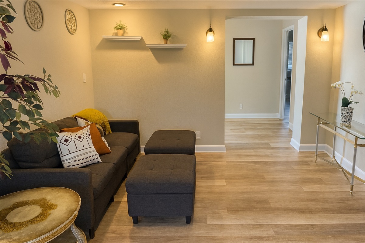 Welcoming entrance with modern décor, bench seating and storage—makes returning from Madeira Beach and Johns Pass comfortable in our Seminole midterm rental.
