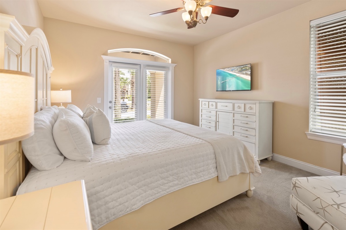Master Bedroom (1st Floor)