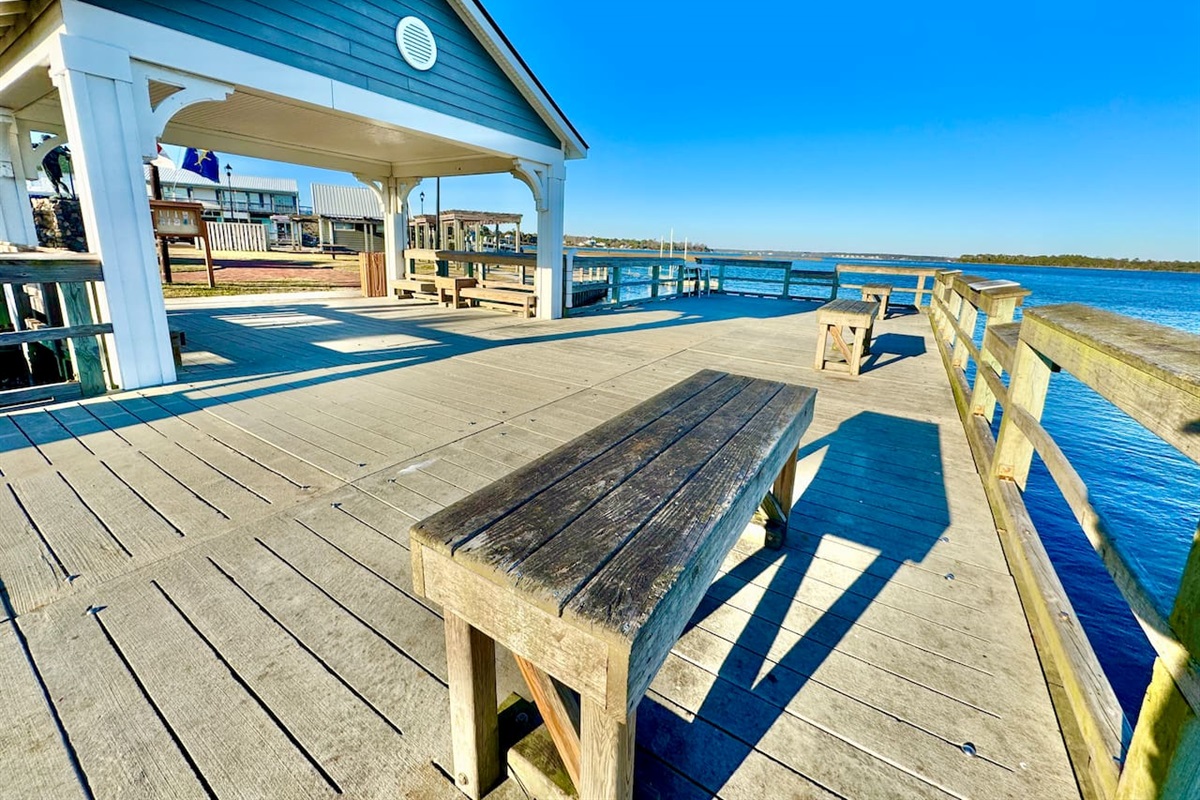 Downtown historic Swansboro on the waterfront - boating, fishing, dining, shopping, live music, and small town fun