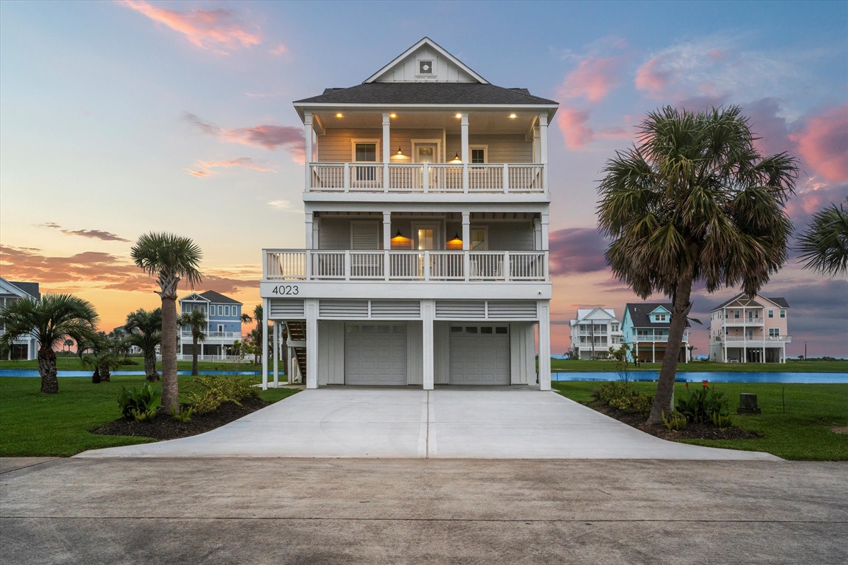 bd54ec488b294cb4989836c832ae0483 Large | Beachhouse | Texas | TX | Vacation Homes | Galveston | Crystal Beach | Kokomo | Breezy Days | Beachfront Elegance | Sunrise Serenity | Southern Sands Property Management, LLC