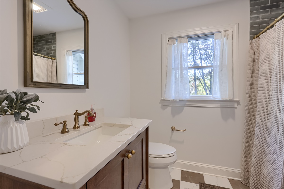 Main Floor Full Bath