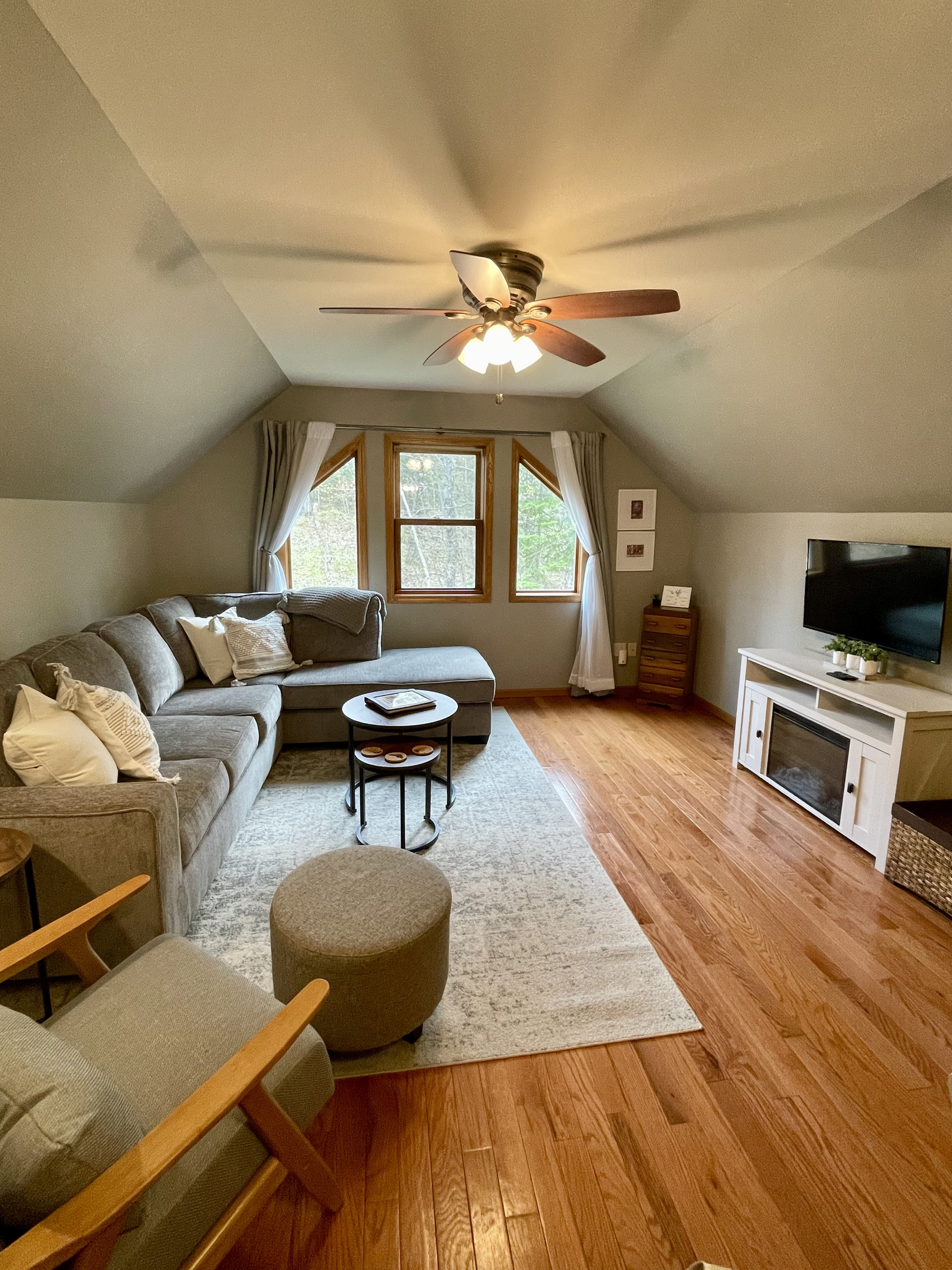 Rock Garden Cottage 
Upper level open concept kitchen living room with queen sofa sleeper sofa. Large window and electric fireplace 