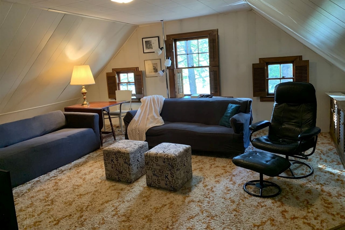 Family room on 3rd floor - TV and lots of board games. 