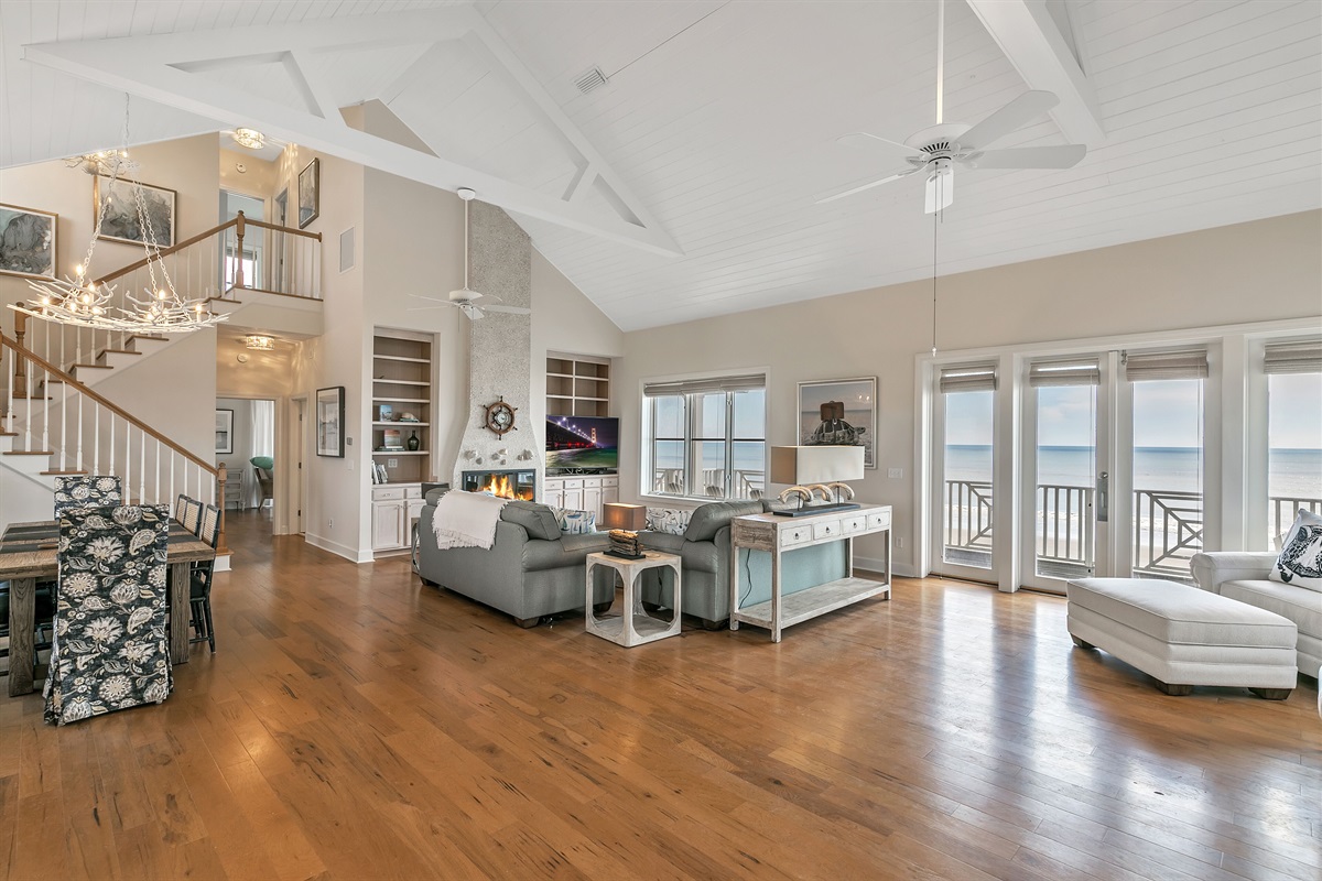 Large, open layout with incredible views of the Atlantic Ocean beyond South PVB