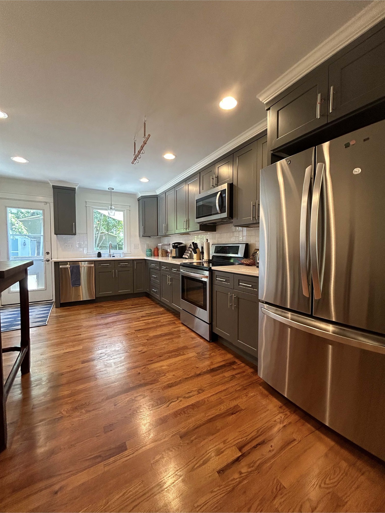Fully functional kitchen with table for two