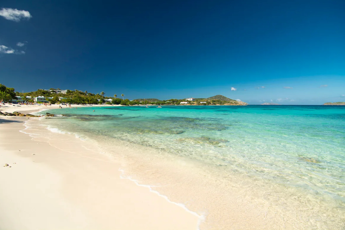 You are a 10 minute walk or a 2 minute drive away from the crystal clear waters of Sapphire Beach!