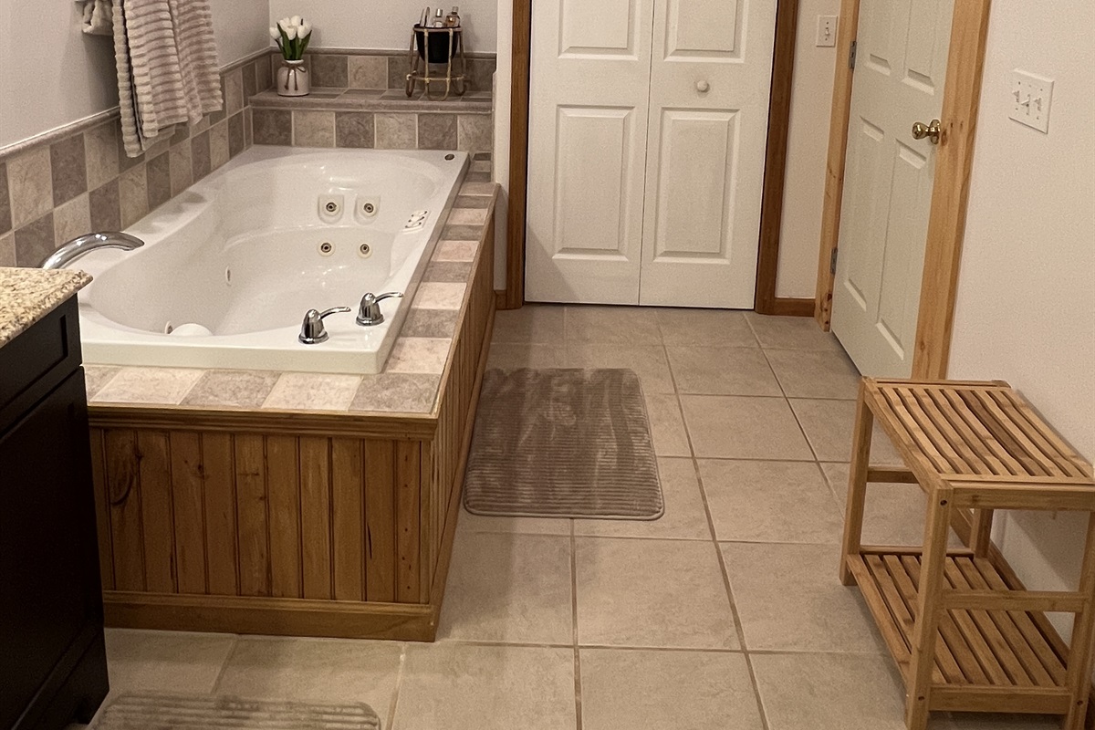 Ensuite bath in King bedroom