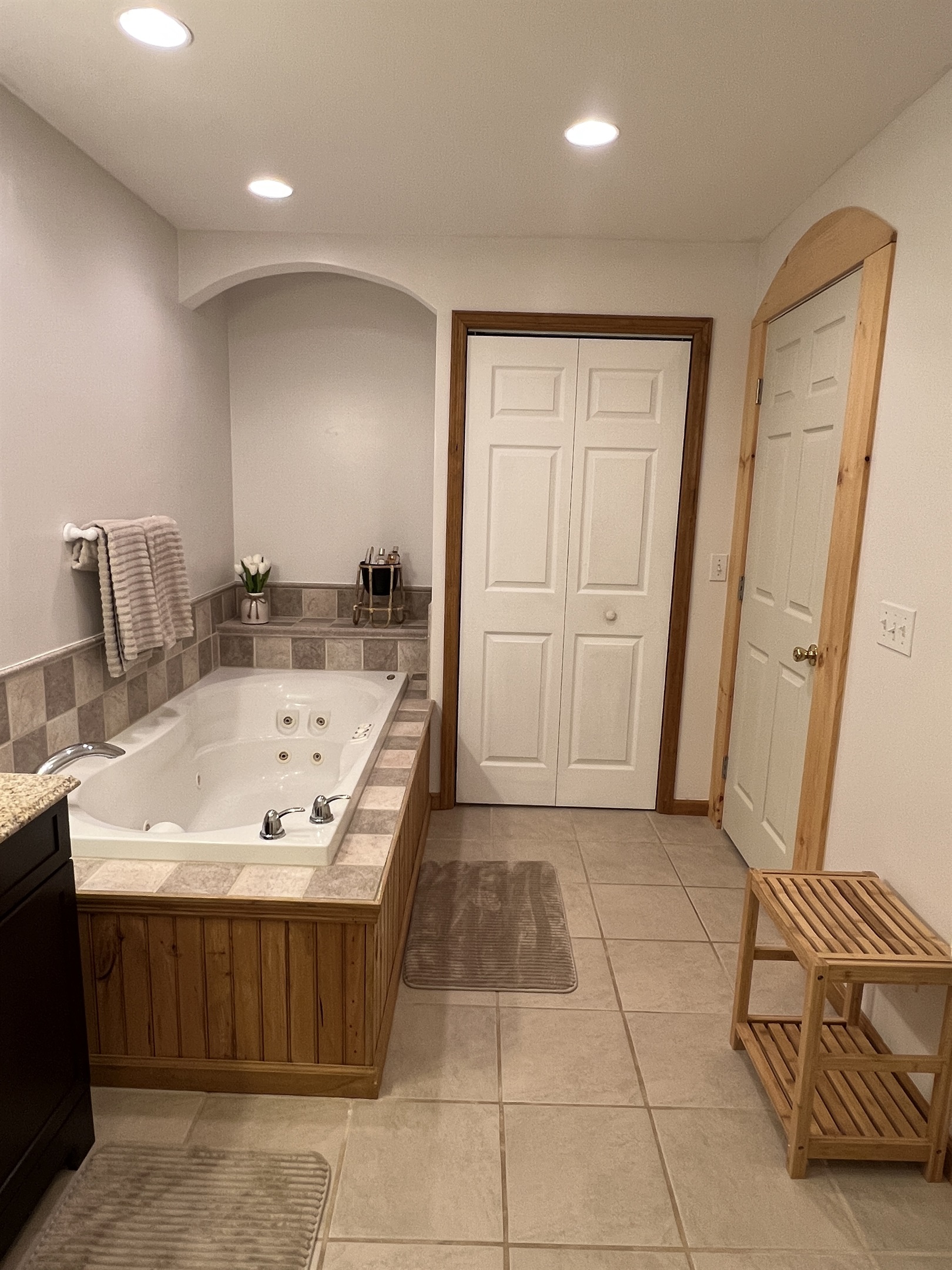 Ensuite bath in King bedroom