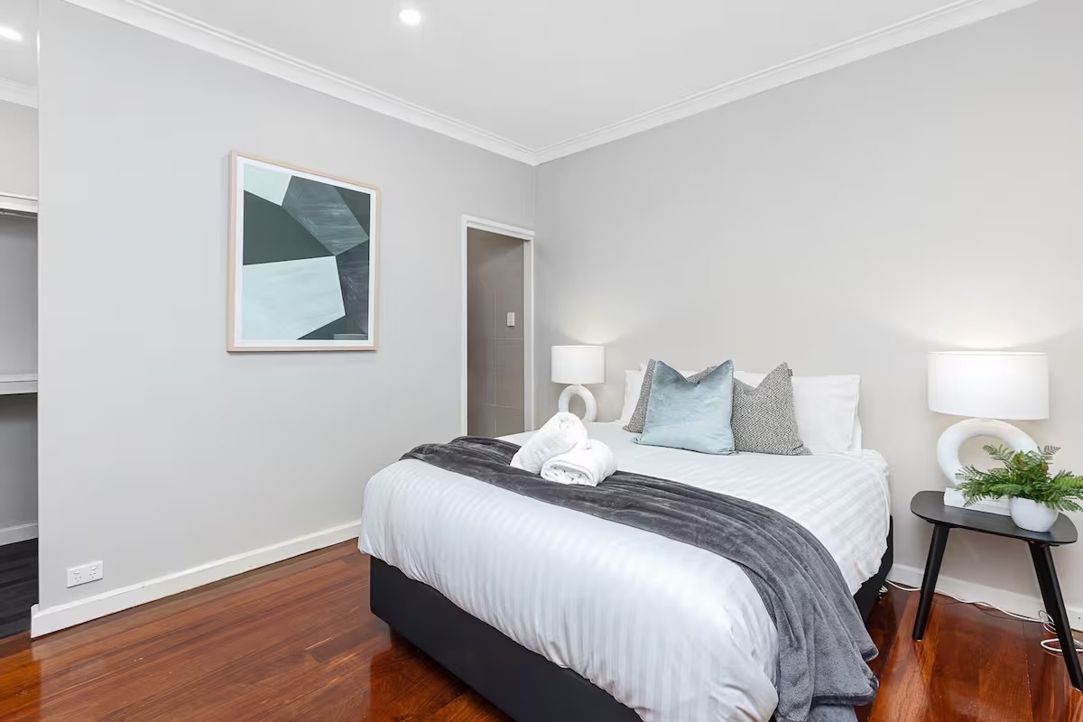 Bedside lamps, fresh linen and a king bed give this room at Sasha’s Cottage on the Hill a more complete bedroom feel.