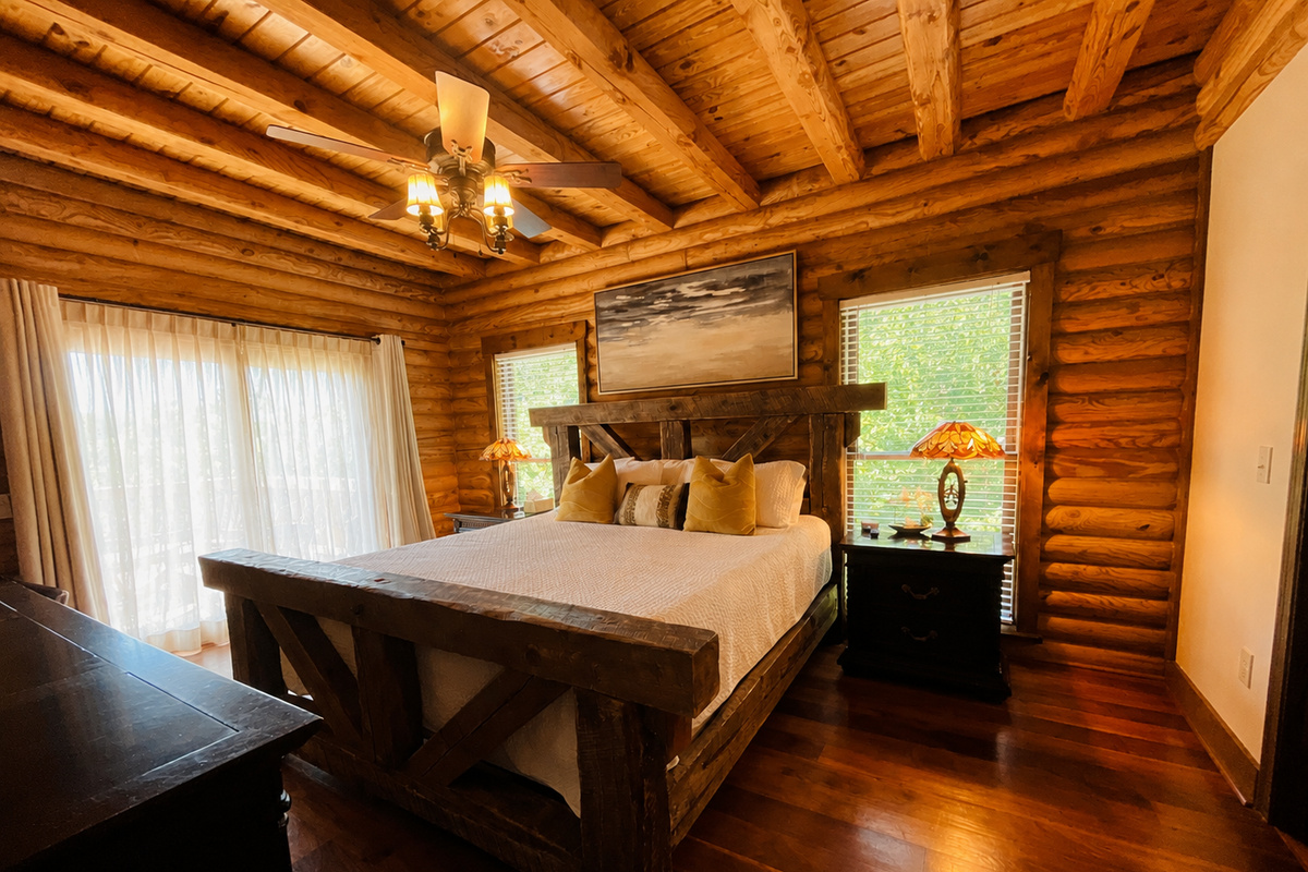 Main Level Bedroom (King Bed) with Private Bath