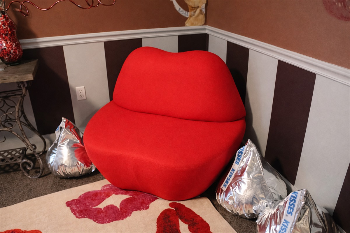 Giant chocolate kiss seat