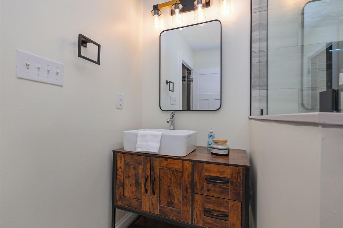 Full Bathroom on upper level-Rainfall shower with massage wand and LED shower nooks
