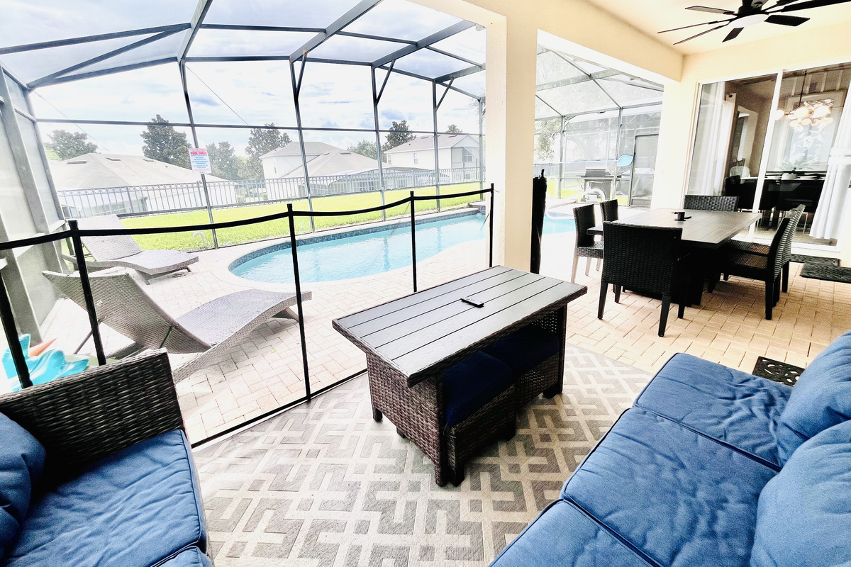 Patio area with or without child safety gates
