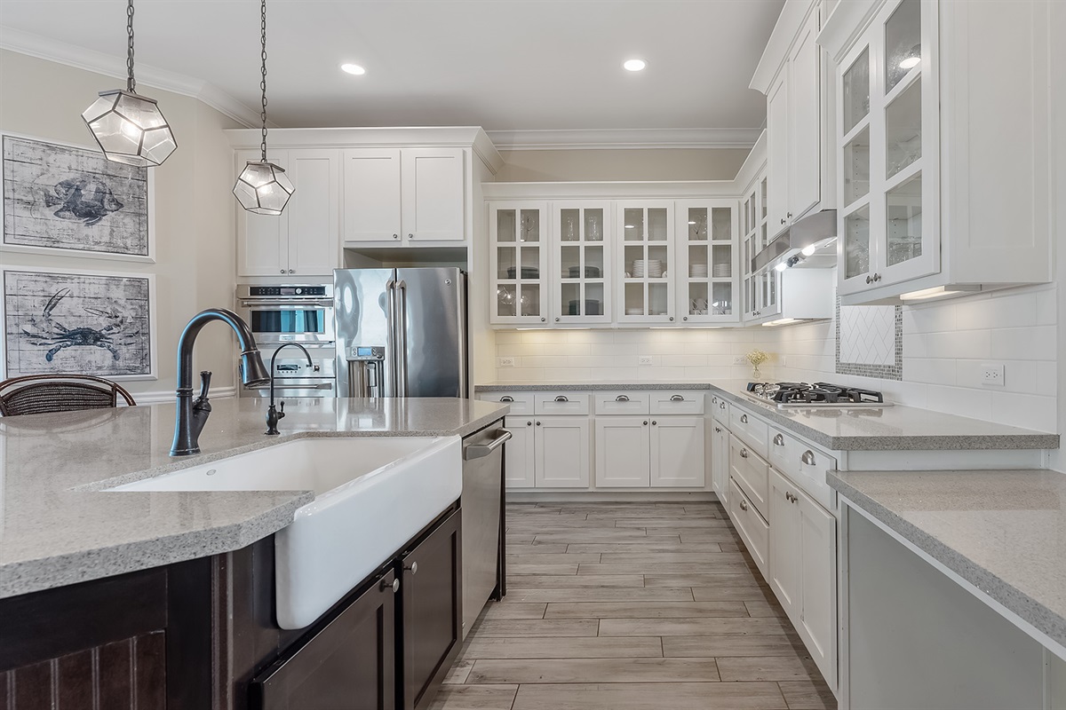 Kitchen: Beautiful farm-house sink for cooking & hosting convenience.
