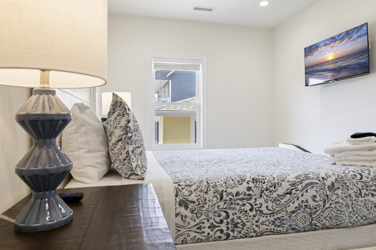Bed & bath linens provided