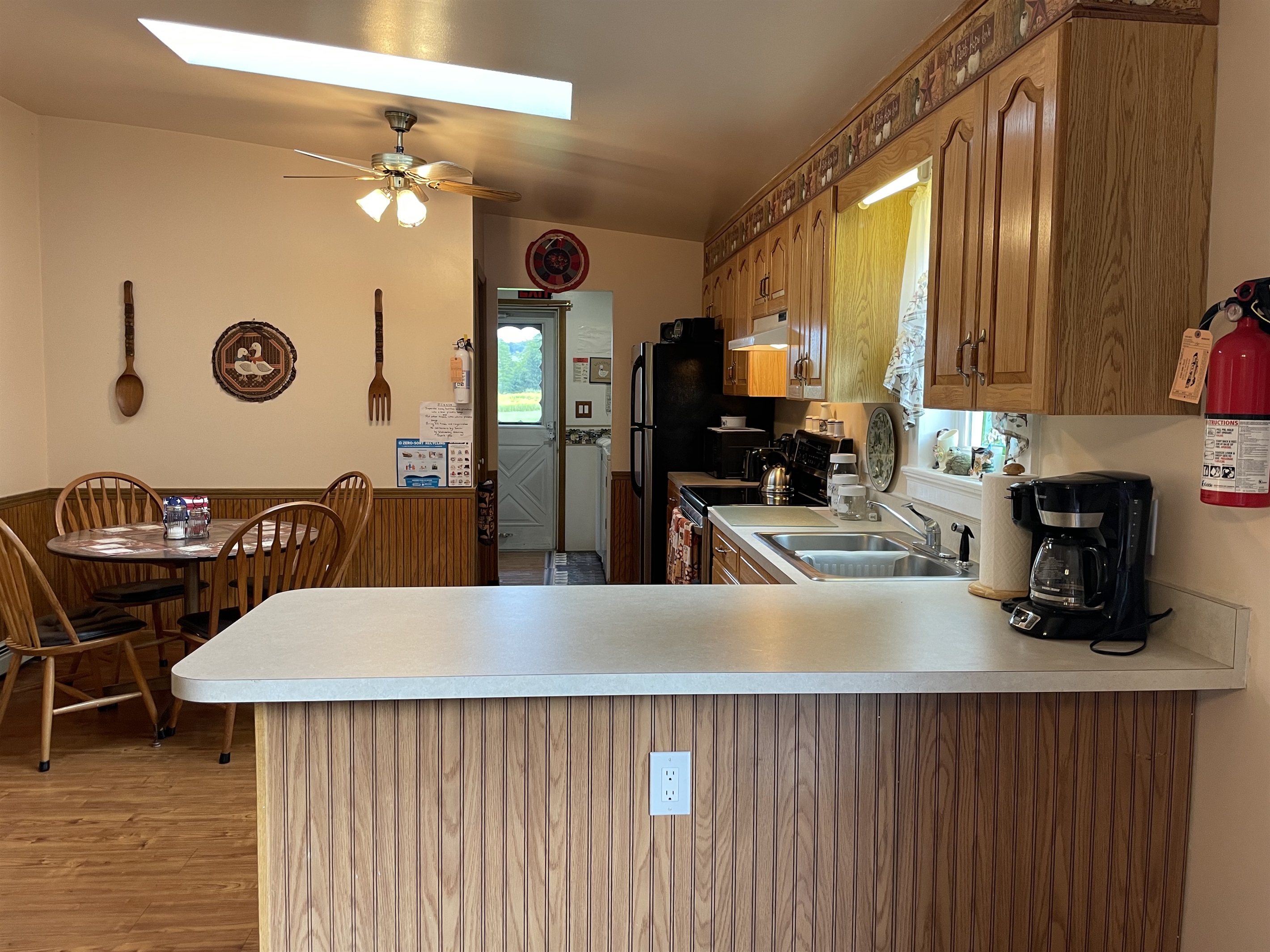 Eat-in kitchen