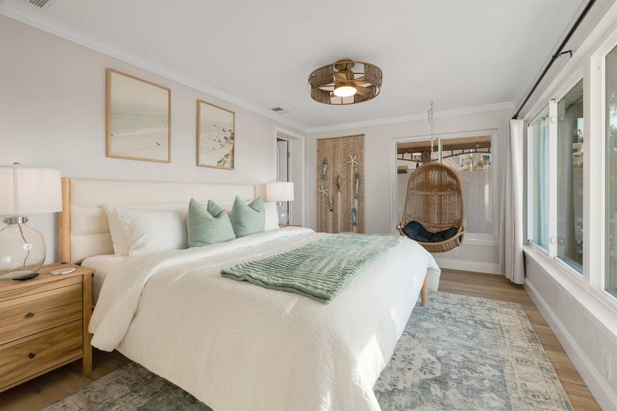 [Bedroom #1] King Tempur-pedic bed, bathroom & waterviews