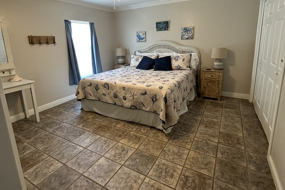 King Suite with ensuite bathroom and backyard/pool access (Ground-level) . Additional twin rollaway bed available. 