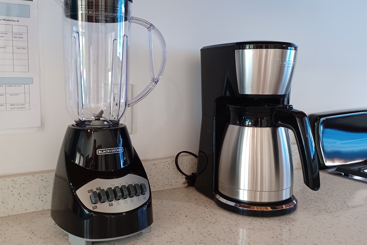 Seahorse kitchen with blender and coffee maker