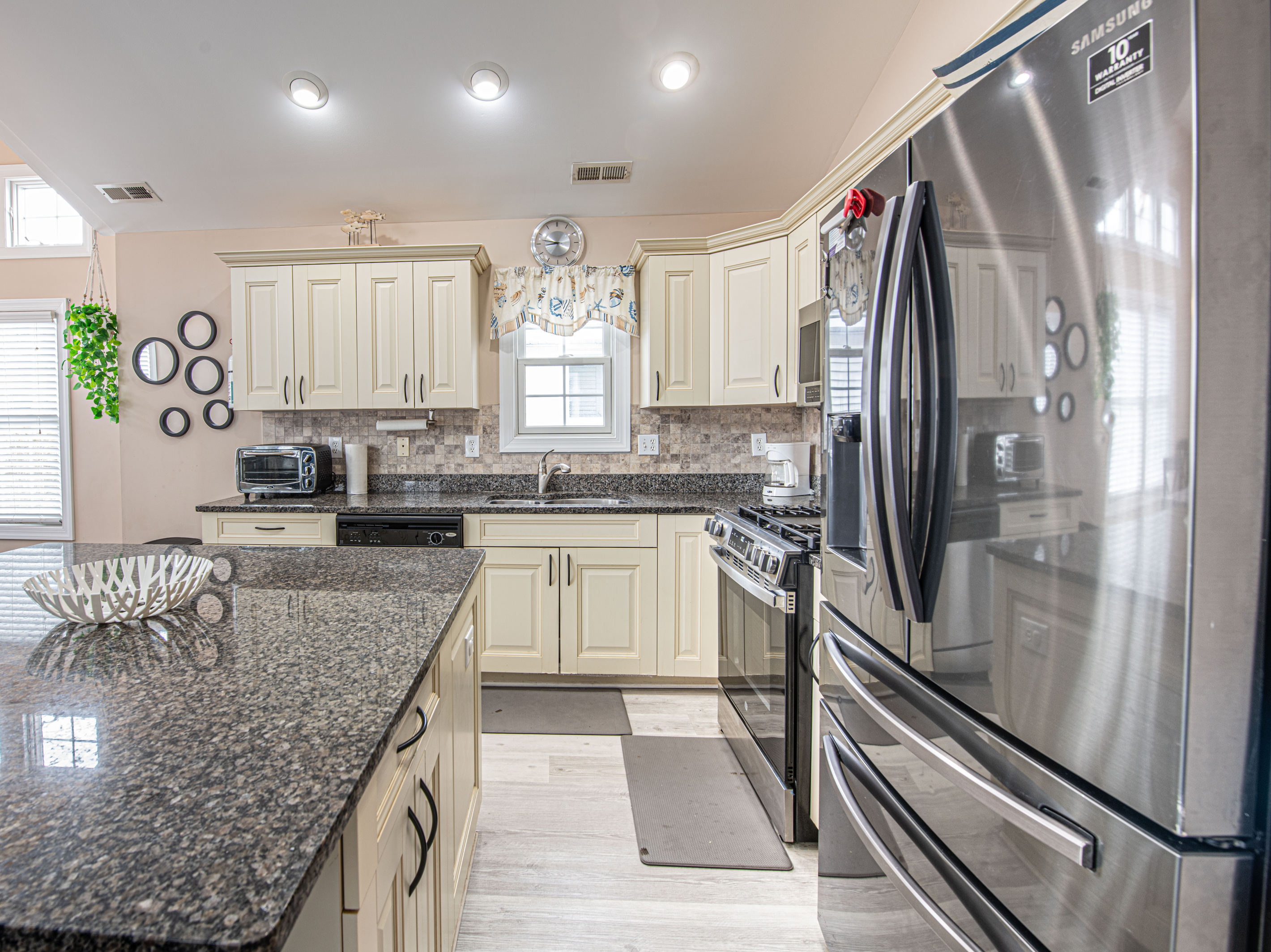 Kitchen Profile & Refrigerator View