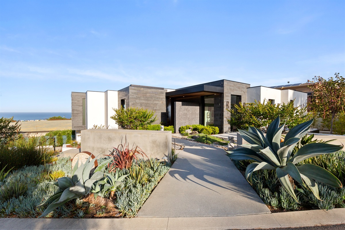 Relax upon entering with your ocean views