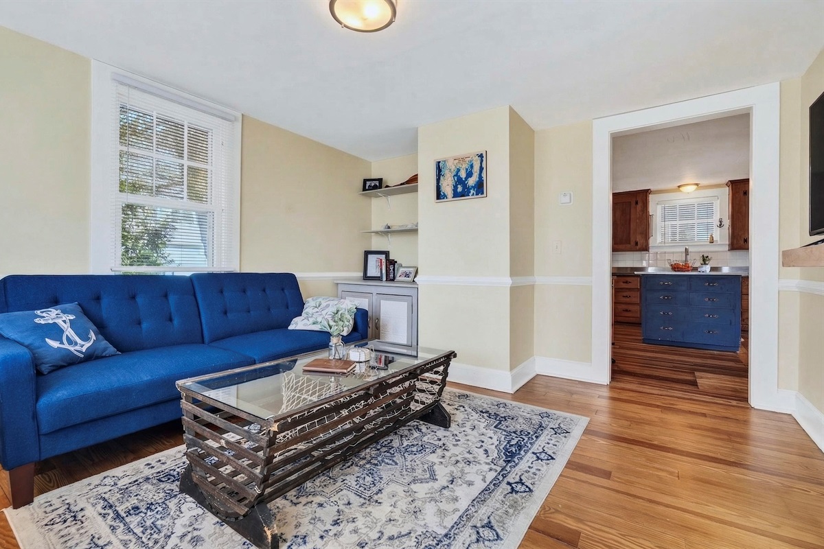 Easy flow between rooms downstairs 
