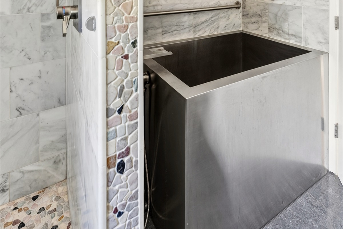 Japanese Soaking tub- great for cold plunging