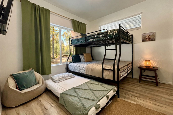 Full Xl over Queen with twin trundle bed. 