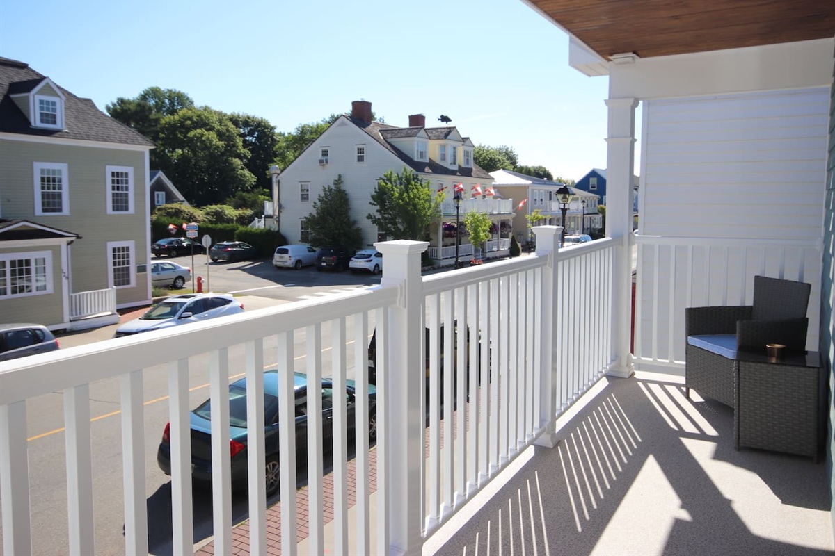 Front deck off of 2nd bedroom