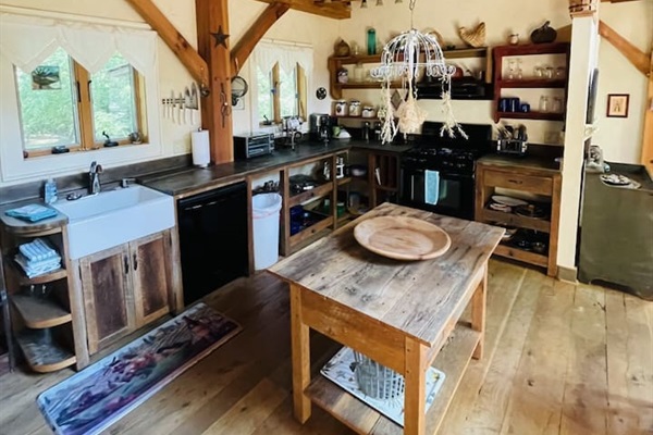 Old world feeling kitchen! Good vibes