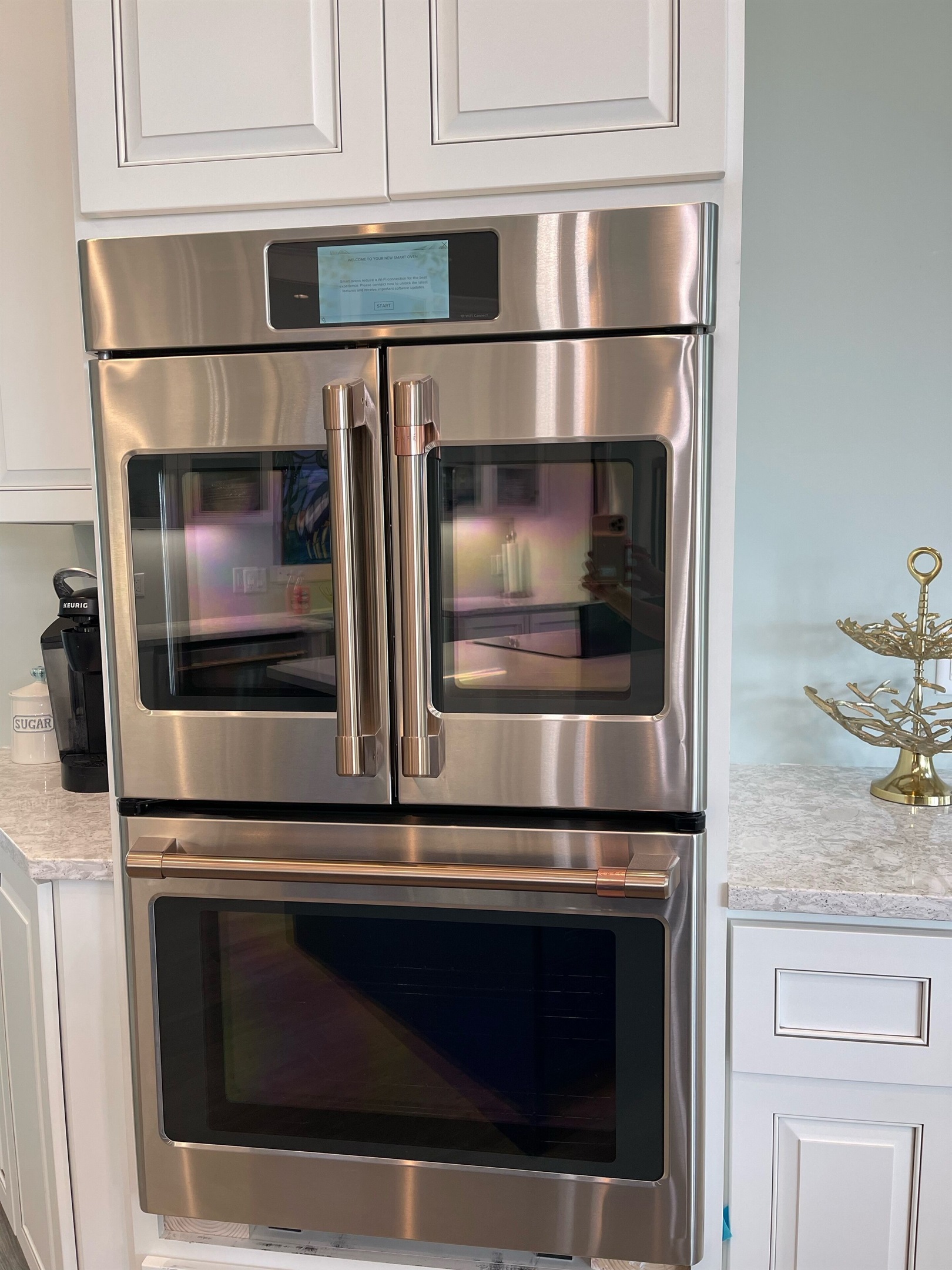 Cooking for a crowd made easy with this Double wall oven!  