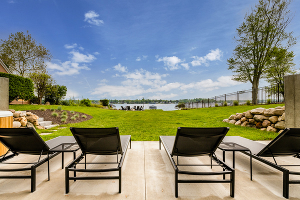 Basement Patio (4 lounge chairs)