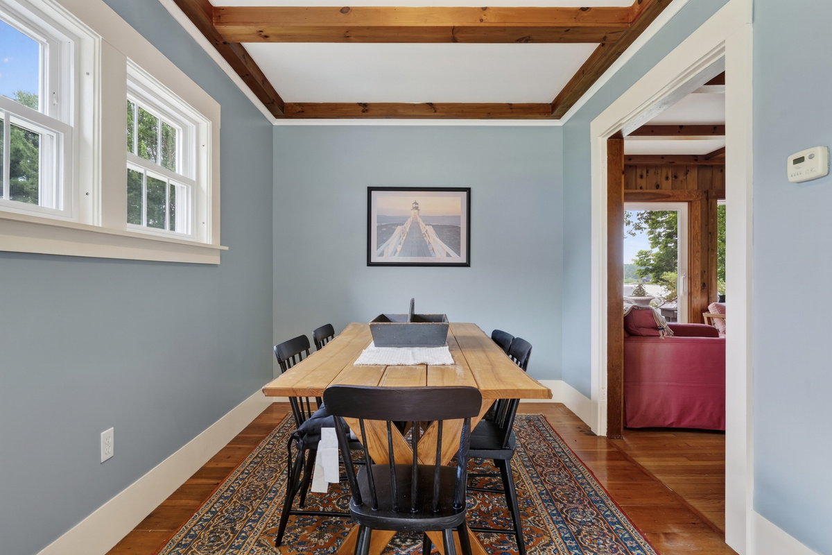 Dining table - seats 6 