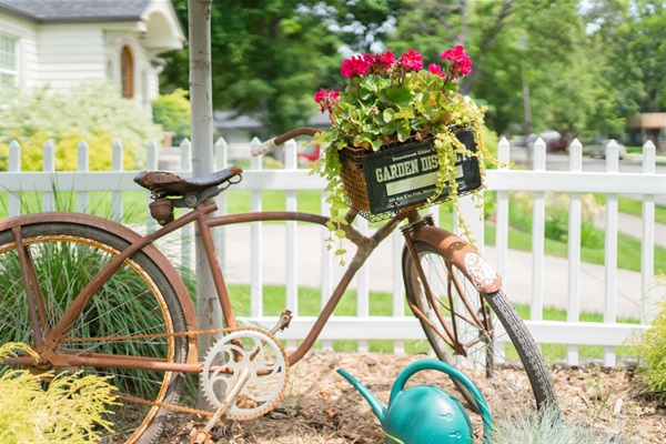 Located in the historic "Garden District." Beach cruisers are provided for guests (please note: our older, well-used bike has been retired)