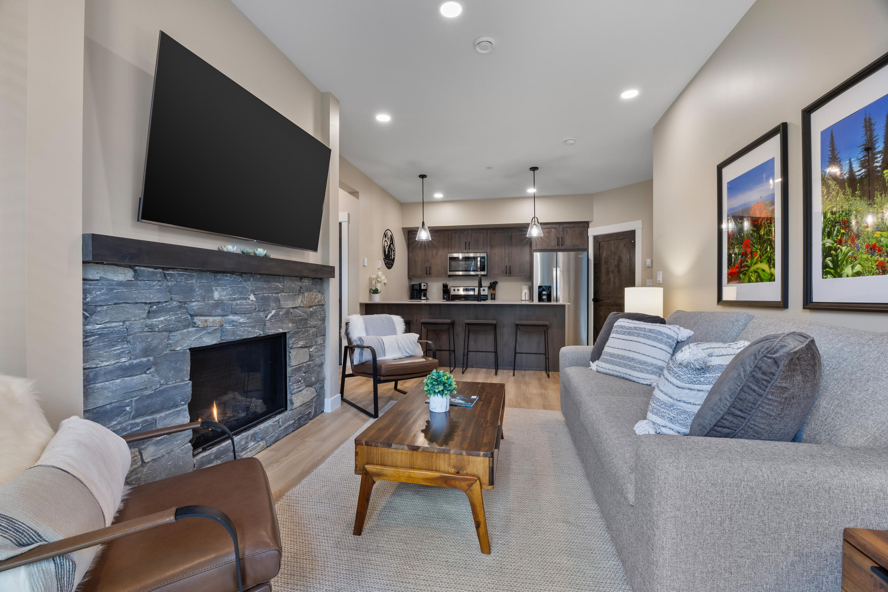 Cozy Alpine Condo w/Hot Tub!