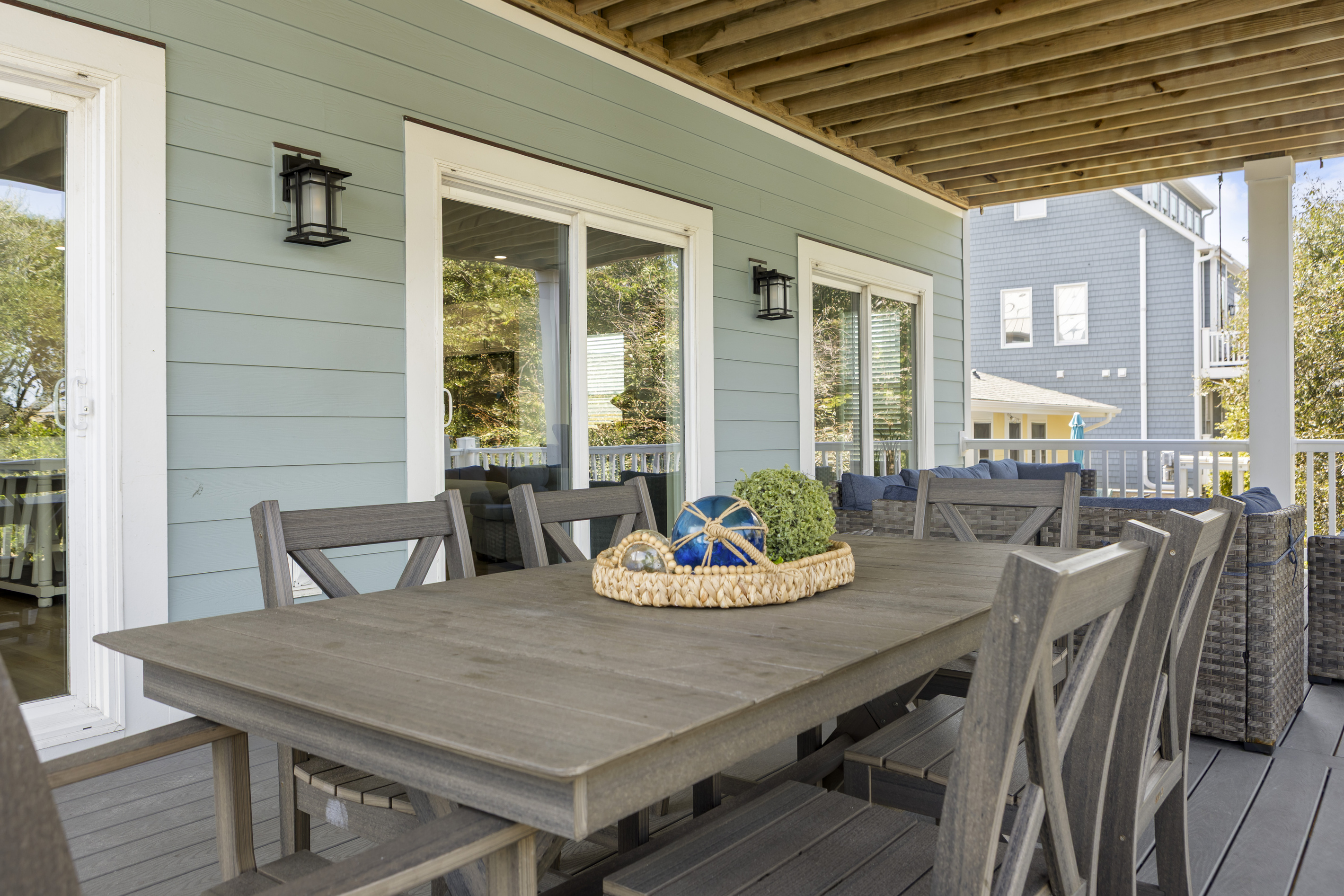 Indoor and outdoor dining!