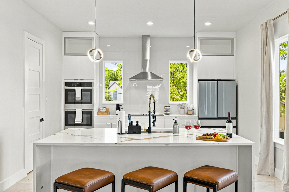 Bright and airy with sleek finishes, perfect for culinary adventures!