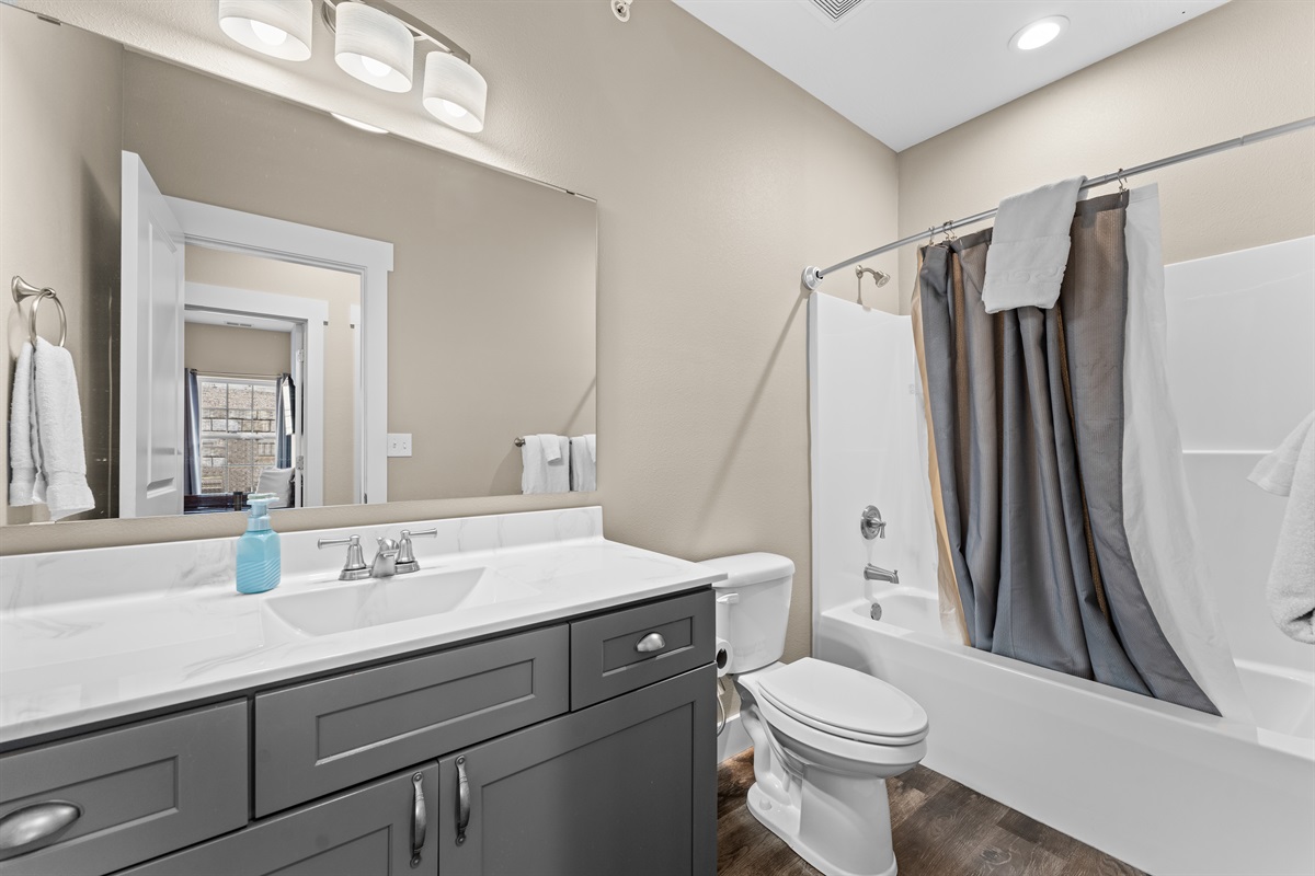 Shared bathroom for bedrooms #7 and #8