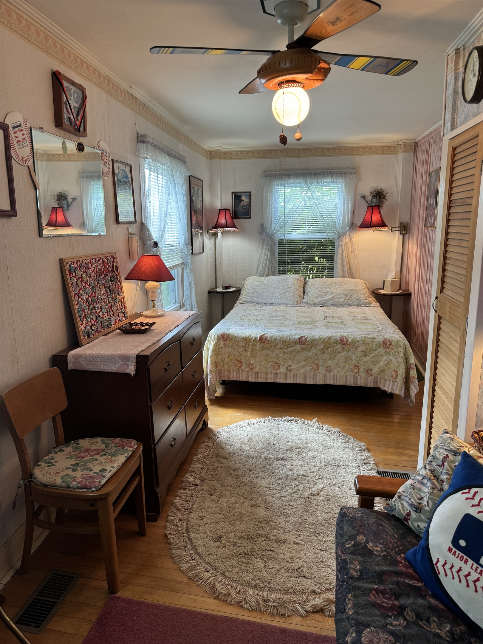 Queen bedroom with lounge area