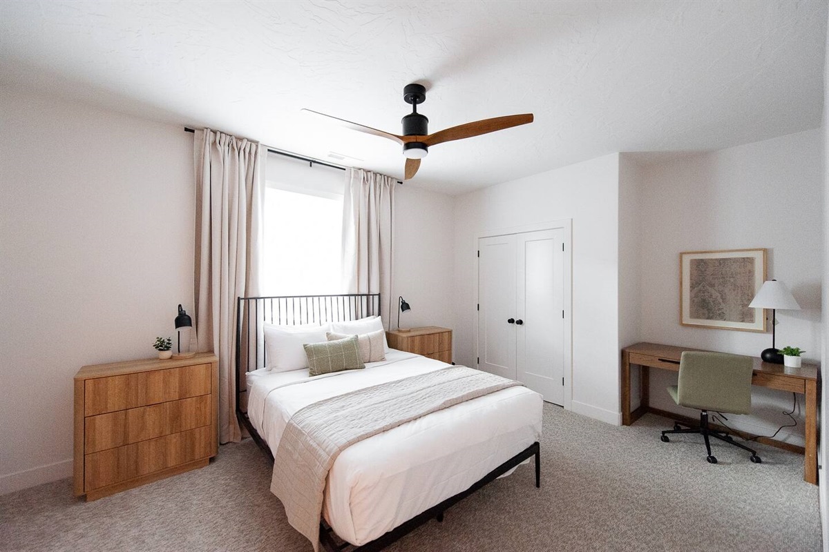 1 Queen - Bedroom 4