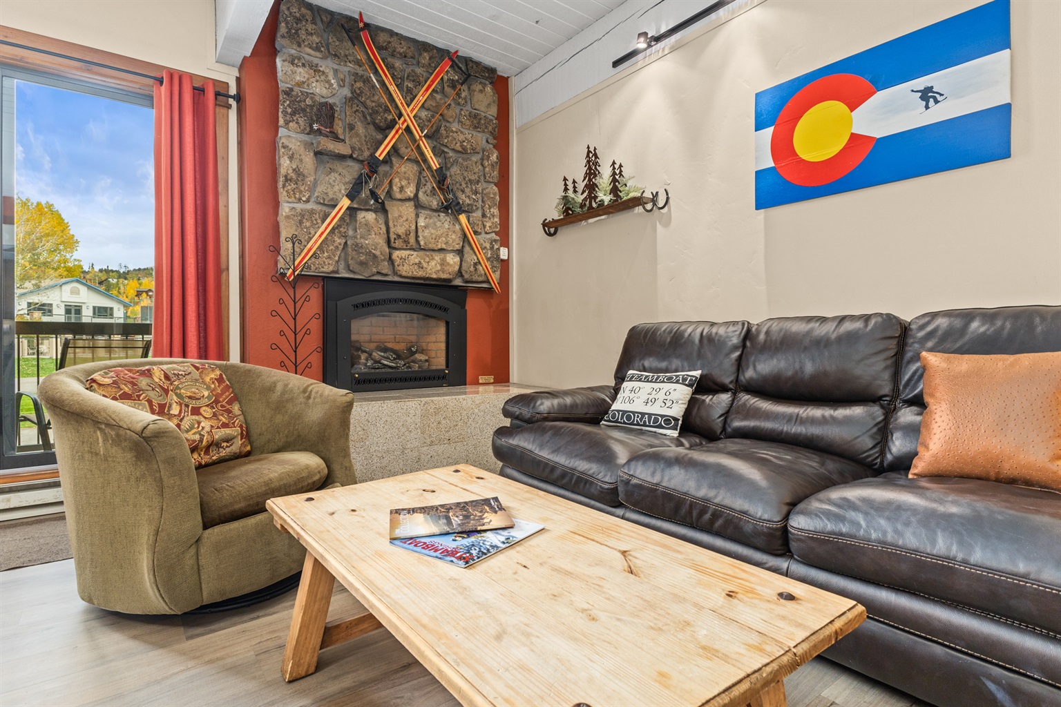 Living Room | Fireplace