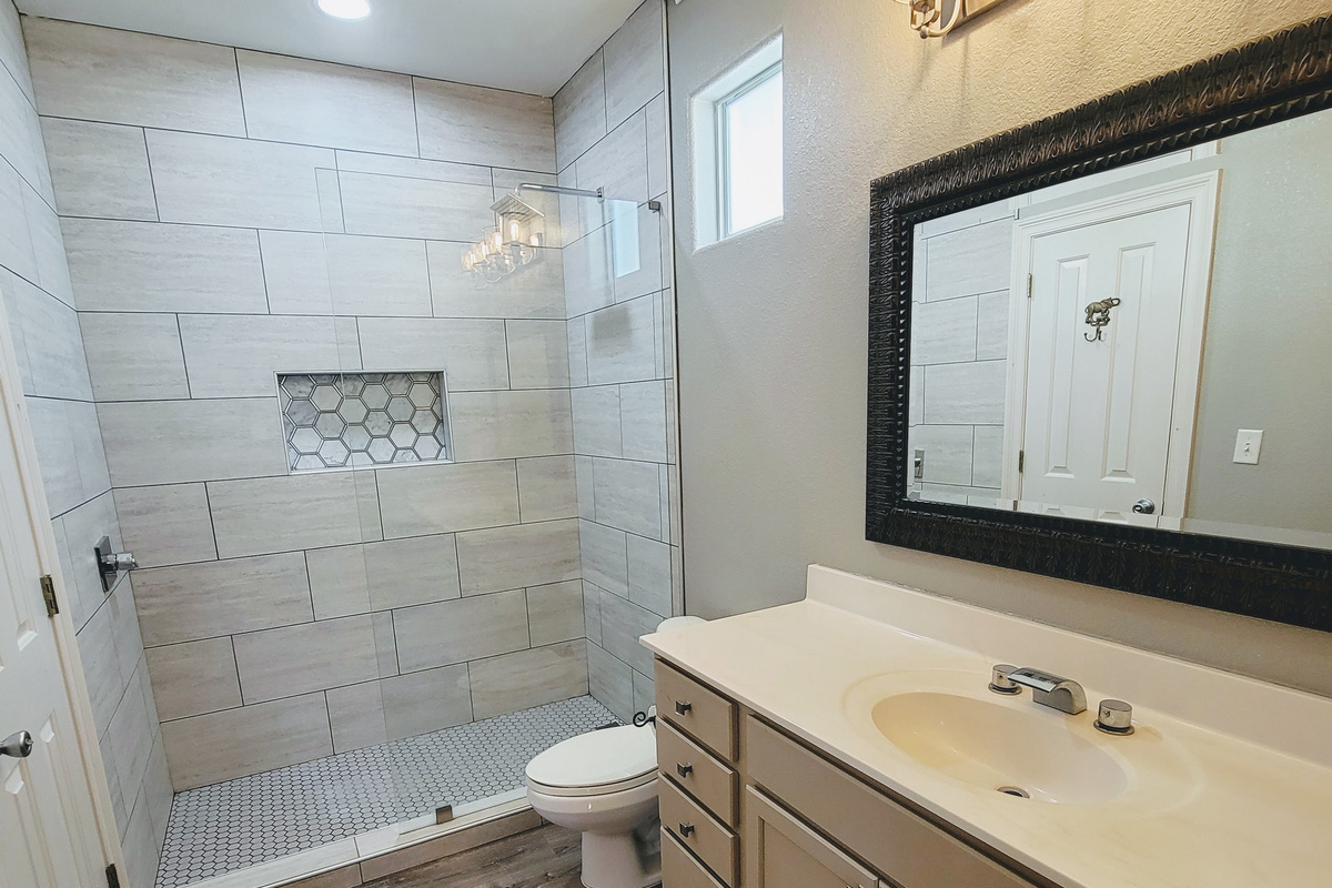 3rd floor Bathroom