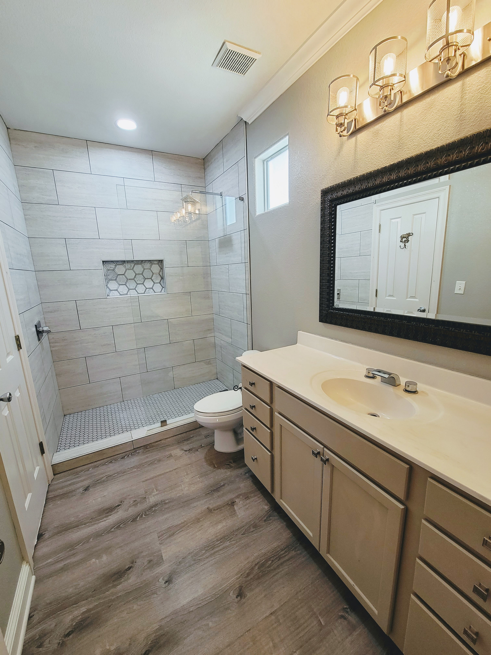 3rd floor Bathroom