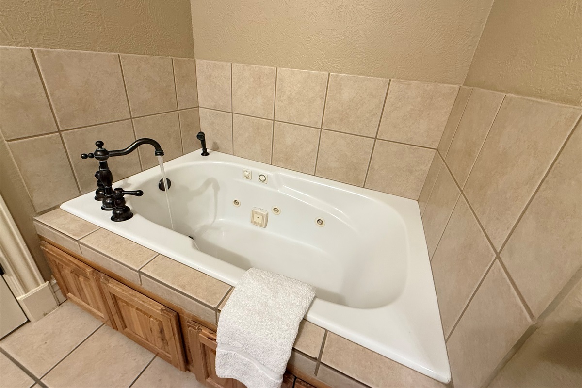 Enjoy a spa-like soak in this deep jetted bathtub.