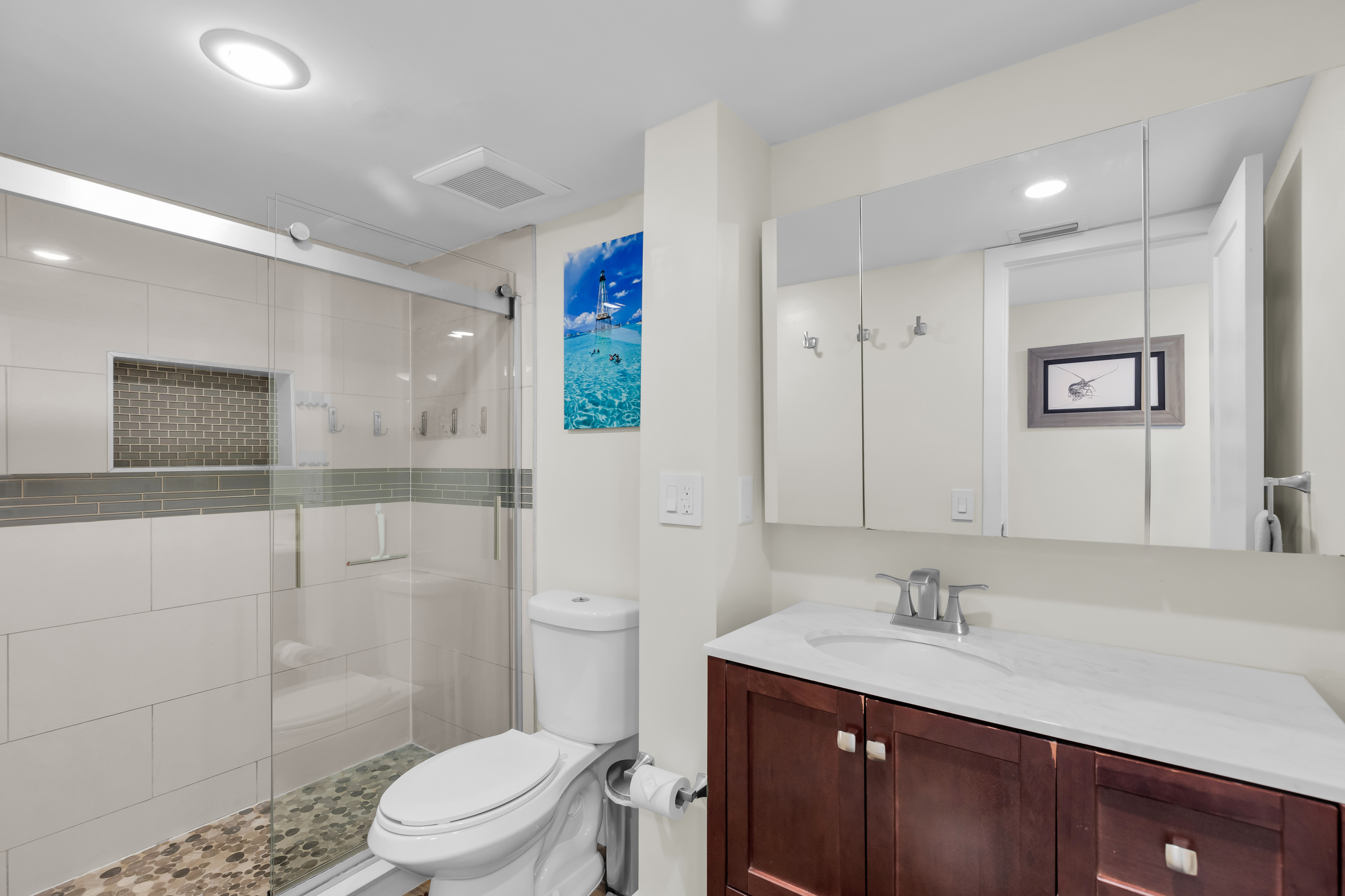 Upstairs guest bathroom