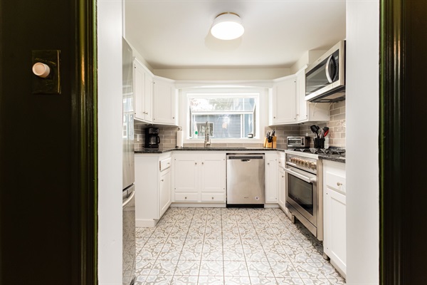 3BR, 3BA Home on Angela Blvd Steps from ND, photo 10
